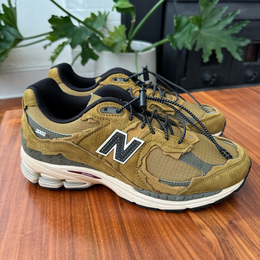 NWT Men’s New Balance 2002RD Olive Green